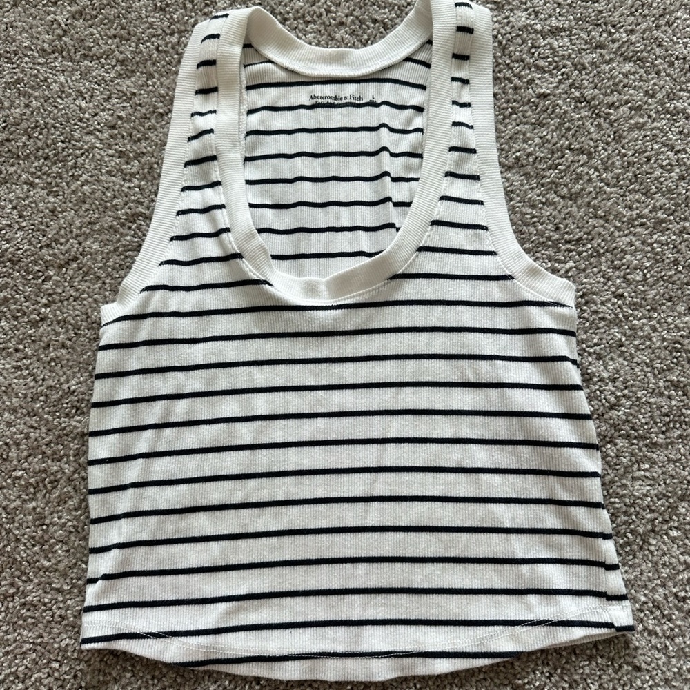 Abercrombie essentials tank